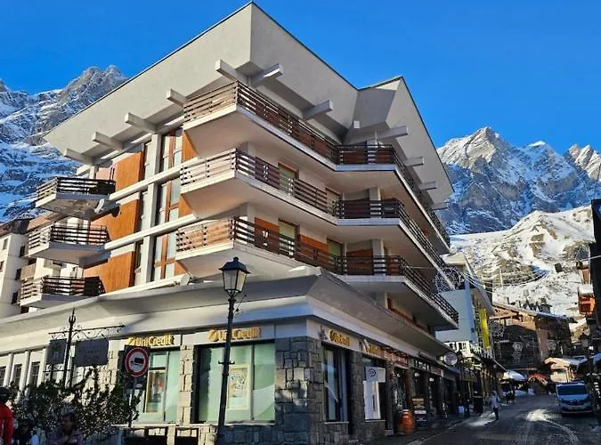 3 Bedrooms In The Heart Of Cervinia Апартаменти
